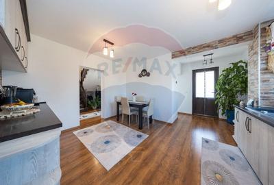 Casă cu 5 camere cu Teren 505 Mp în Hălchiu - 9