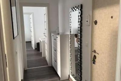 Apartament cu 3 camere semidecomandat în Micro 19 - 2