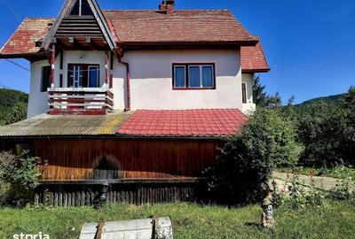 Casă cu 4 camere cu Teren 1000 Mp în Tractorul