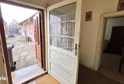 Casă cu 4 camere nedecomandat cu Teren 342 Mp în Central