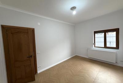 Apartament cu 4 camere decomandat în Central - 3