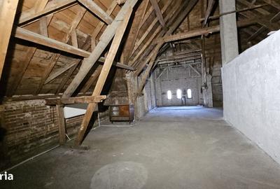 Casă cu 4 camere cu Teren 327 Mp în Capitale - 2