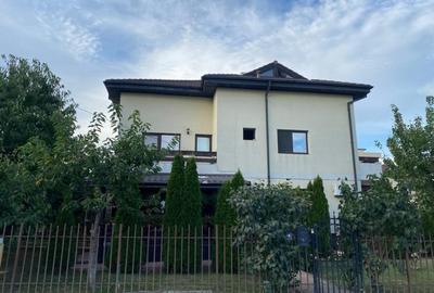 Vila 5 camere, , 2 terase, 3 locuri parcare,,zona foarte buna,vegetație,