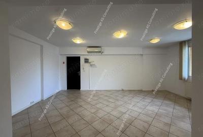 Spațiu comercial, de 67 mp, în Girocului - 8