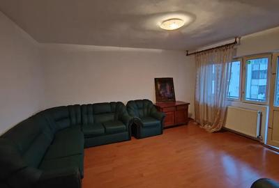 Vand apartament cu doua camere vis a vis de Shopping City - 1
