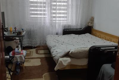 APARTAMENT DECOMANDAT 3 CAMERE - 2