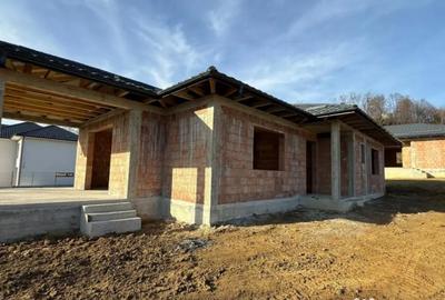 Casă cu 4 camere cu Teren 536 Mp în Groși - 11