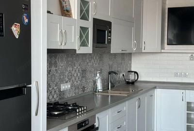 Garsonieră decomandată în Titan