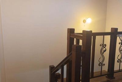 Casă cu 5 camere cu Teren 530 Mp în Central - 2