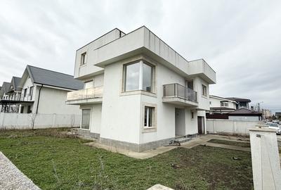 Casă individuală cu 6 camere cu Garaj în Năvodari - 1