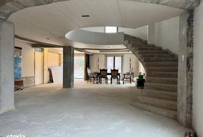 Casă cu 10 camere cu Canalizare în Central