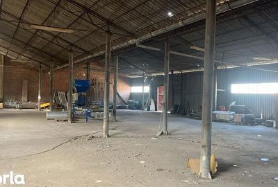 Spațiu comercial, de 1,000 mp, în Central - 7