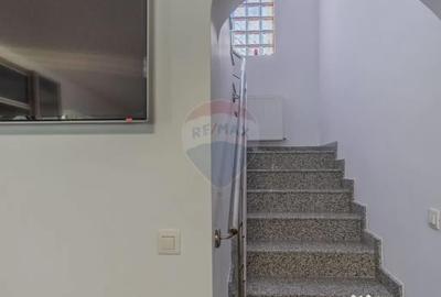 Casă cu 10 camere cu Teren 1074 Mp în Moieciu - 15