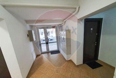 Apartament cu 2 camere semidecomandat, mobilat în Tractorul - 10