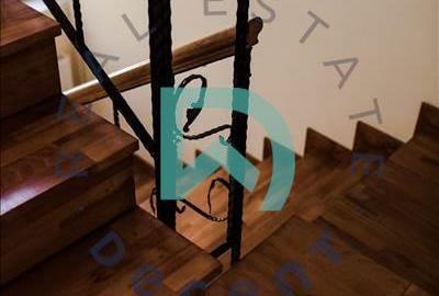 Casă individuală cu 11 camere cu Canalizare în Noua - 8