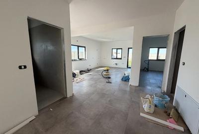 Casă cu Teren 300 Mp în Torontalului
