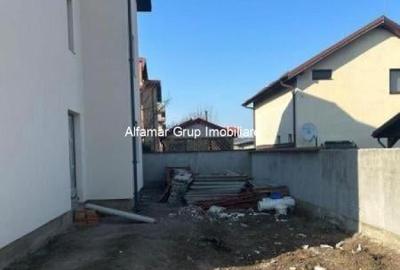 Casă cu 5 camere cu Canalizare în Domnești