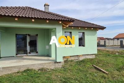 Casa la rosu cu toate utilitatile - 2