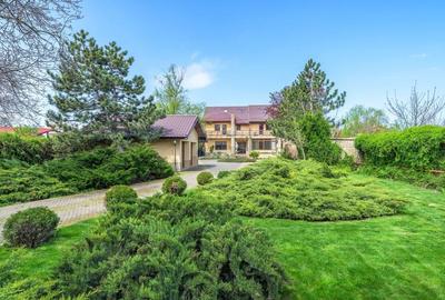 Vilă cu parc, piscină, jacuzzi și foișor, panouri fotovoltaice - 14