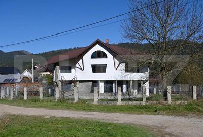 Casă cu 5 camere cu Teren 829 Mp în Central - 2