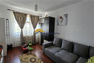 Apartament cu 3 camere decomandat, mobilat în Central