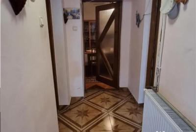 Apartament cu 4 camere semidecomandat, mobilat în 15 Noiembrie - 10