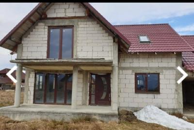 Casă cu 4 camere cu Teren 900 Mp în Central - 2