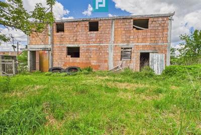 Casa mare, la rosu cu teren generos in ?imand - 6