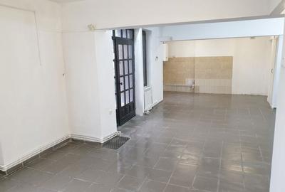 Spațiu comercial, de 50 mp, în Central - 4