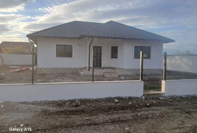 Casă cu 3 camere în Dumbrava - 2
