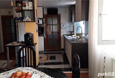 Casă cu 6 camere cu Teren 1600 Mp în Roșiori de Vede - 2