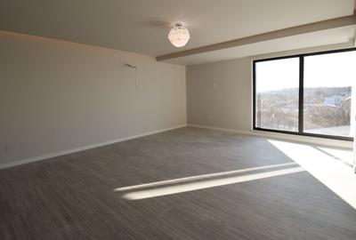 Apartament cu 3 camere decomandat în Străulești