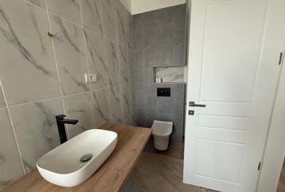 Apartament cu 2 camere semidecomandat, mobilat în Km 5 - 21