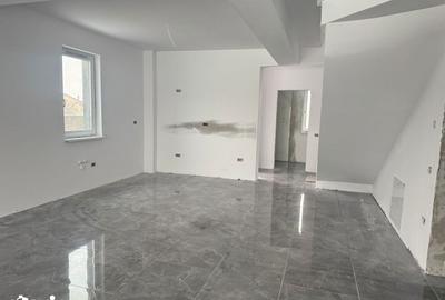 Casă cu 3 camere cu Teren 330 Mp în Central - 2