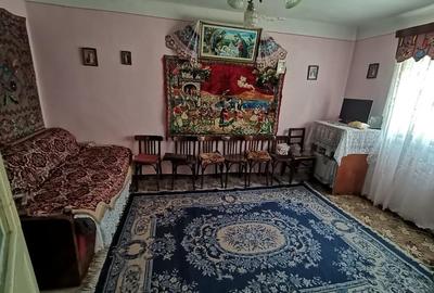 VAND CASA 4 camere ,curte si gradina de 536 mp,sat.Rod - 1