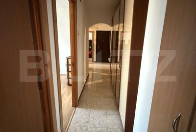 Apartament cu 3 camere decomandat în Micro 6 - 8