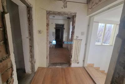 Casa de vanzare cu 4 camere si anexe in Fagaras. - 15