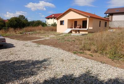 Casă cu 4 camere în Frumușani - 12