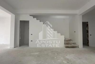 Casă cu 5 camere cu Teren 320 Mp în Ghiroda