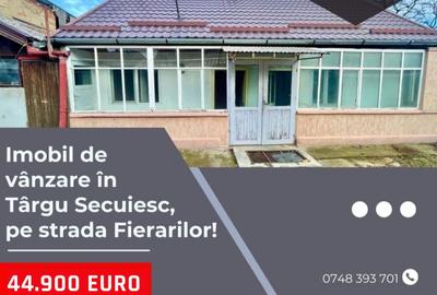Casă cu 3 camere cu Teren 90 Mp în Central - 1