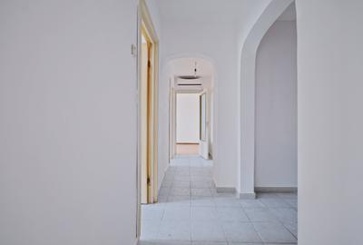 Apartament cu 3 camere de vânzare în Mangalia, 600 m până la plajă . - 2