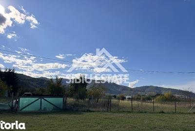 Casă cu 3 camere cu Teren 2800 Mp în Central - 2