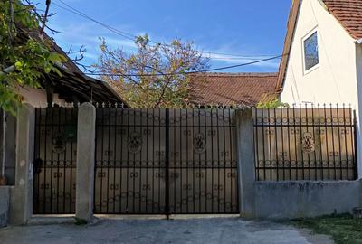Casă cu 4 camere în Buteni