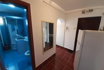 Apartament cu 2 camere semidecomandat în Micro III - 12