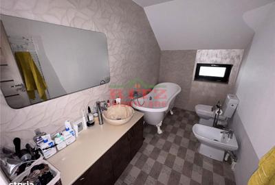 Casă cu 4 camere cu Teren 560 Mp în Nicolae Titulescu - 14