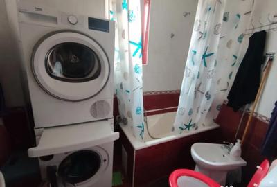 Casă cu 3 camere cu Canalizare în Florilor - 1