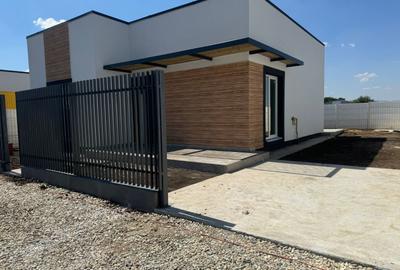 Casa individuala - 4 camere - 2 bai - 440mp teren - 3