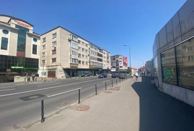 Spatiu comercial de inchiriat Piata Teatrului 3 - 3