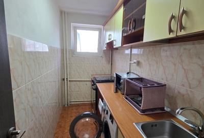 Trapezului, chiar la metrou 1 Decembrie 1918,, bloc mixt, reabilitat - 6