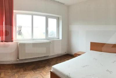 Casă cu 7 camere cu Teren 1023 Mp în Central